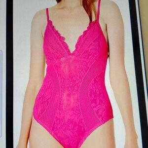 BCBGENERATION PINK V-NECK ONE PIECE SWIMSUIT